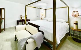 Akeyi Miami305 Private Bedrooms